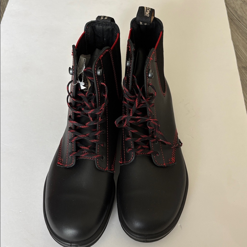 NEW BLUNDSTONE Red/Black originals lace up boots NWOB
